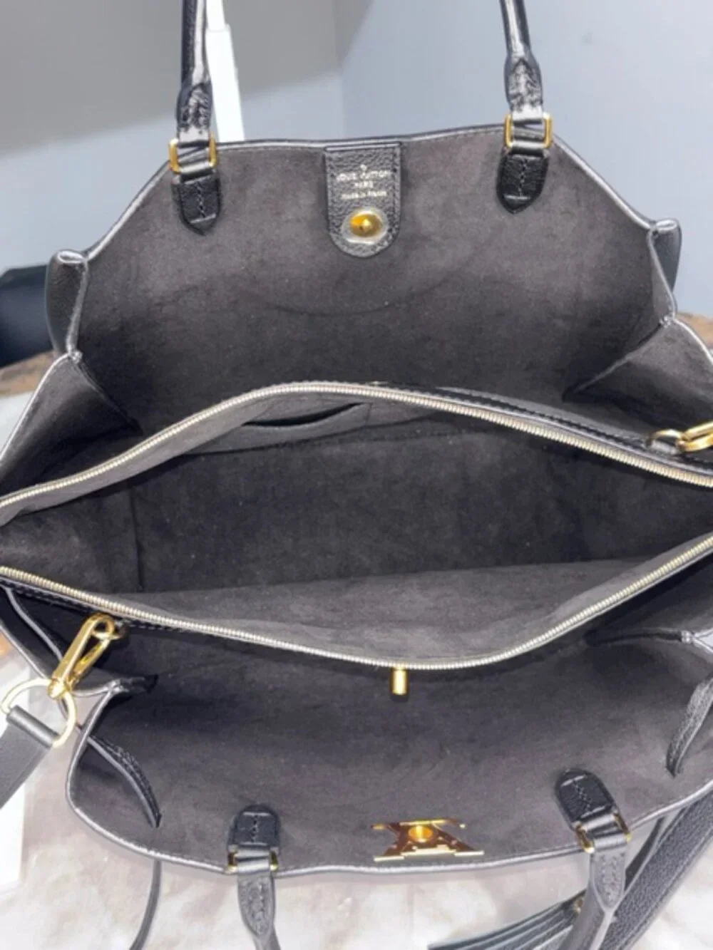 Louis Vuitton Lockmeto Black Leather Tote 🖤
